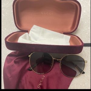 Round Gucci sunglasses